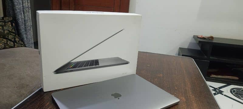 MacBook pro 15 inc 16 GB ram 250gb hard disk 5