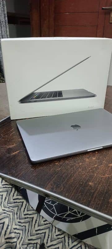 MacBook pro 15 inc 16 GB ram 250gb hard disk 6