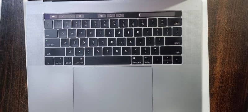 MacBook pro 15 inc 16 GB ram 250gb hard disk 9