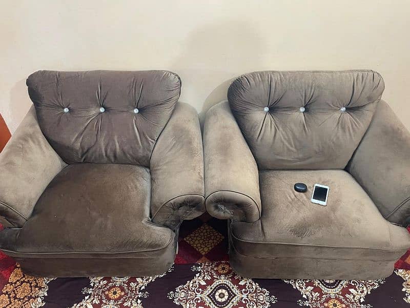 7 seaters sofa set in brown color used only 6months 2