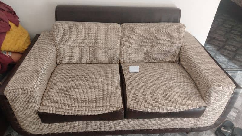 Slightly used 7 seater sofa set with center table 3