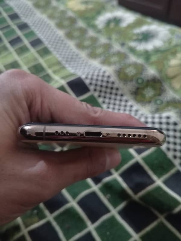 Iphone 11 pro Gold 4