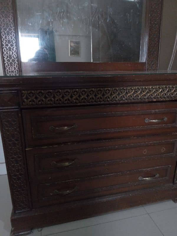 Dressing Table 4