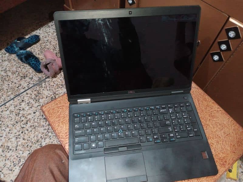 Dell latitude E5570 -10 by 10- 1