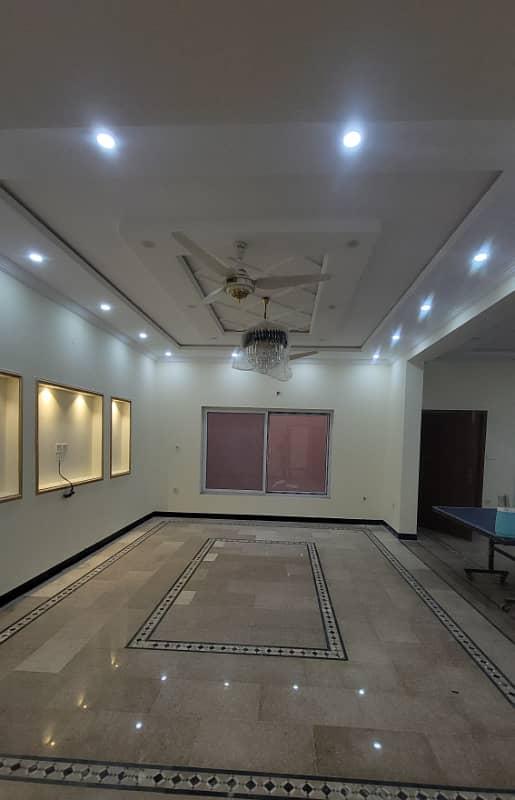 1 kanal very beautiful hot location lour groun floor for rent available 6