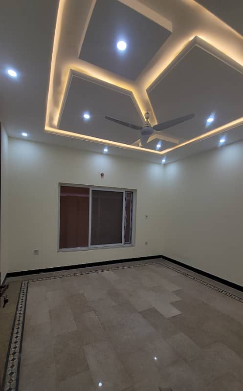 1 kanal very beautiful hot location lour groun floor for rent available 7