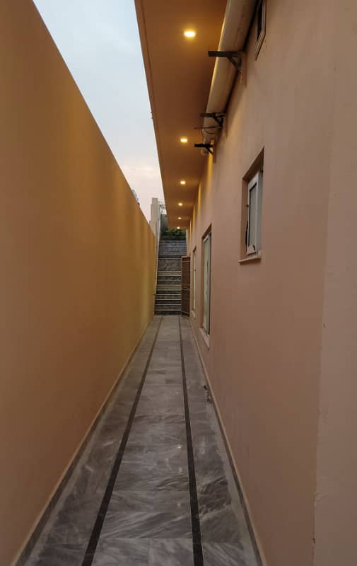 1 kanal very beautiful hot location lour groun floor for rent available 12