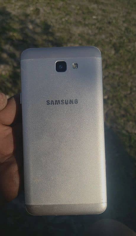 Samsunng on 5  [2gb ram/16 memory] 1