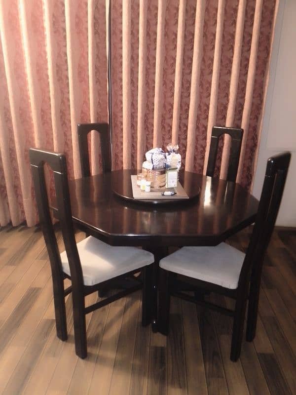 dinning table with 4 chairs very good condition 2