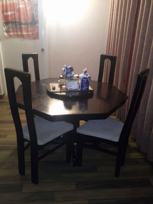 dinning table with 4 chairs very good condition 3