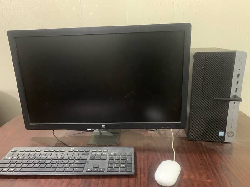 27” LCD, HP i5 7th generation 3.4GHz 8 Gb RAM 2 Gb Graphic Card 0