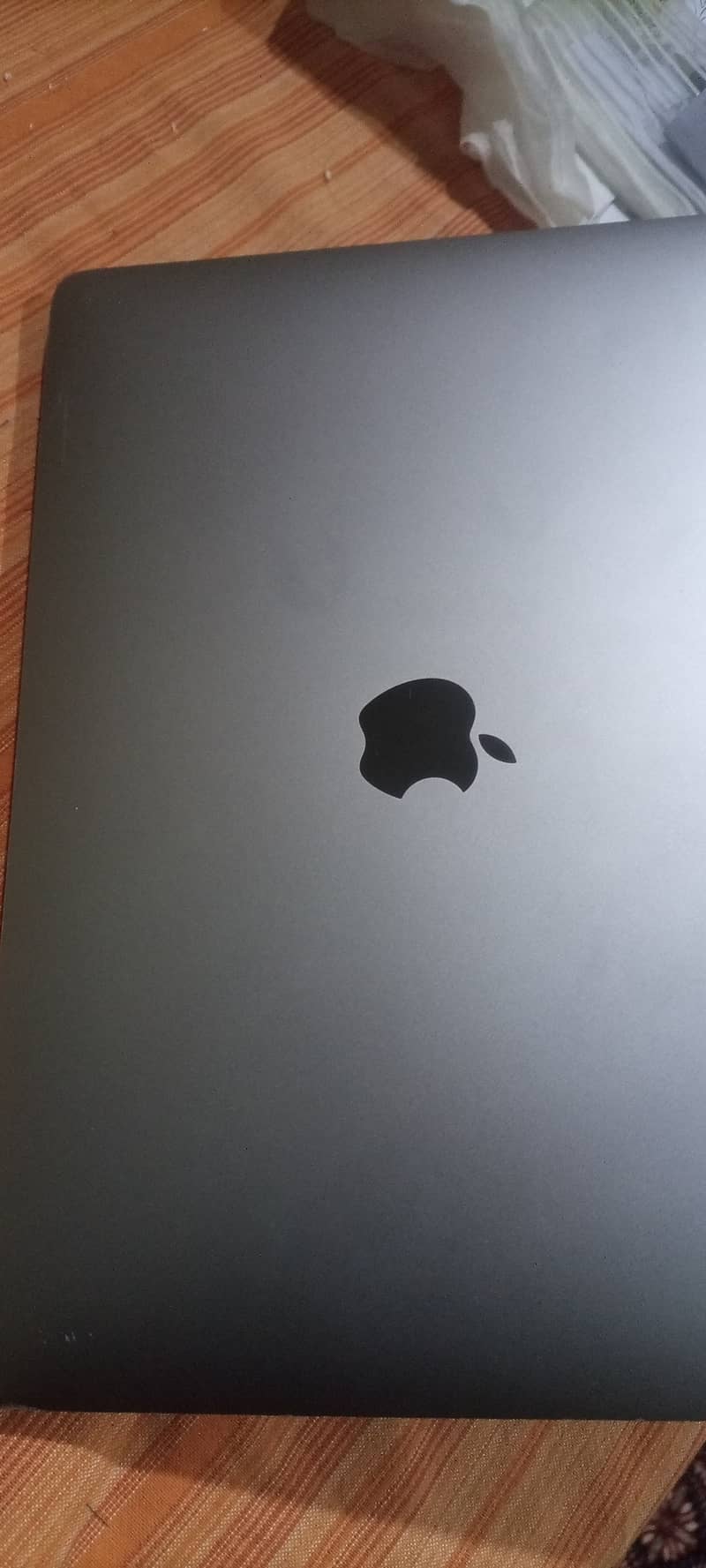 MacBook Air (Retina, 13-inch, 2019) Used 3