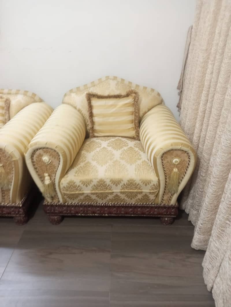 Chinioti sofa 1