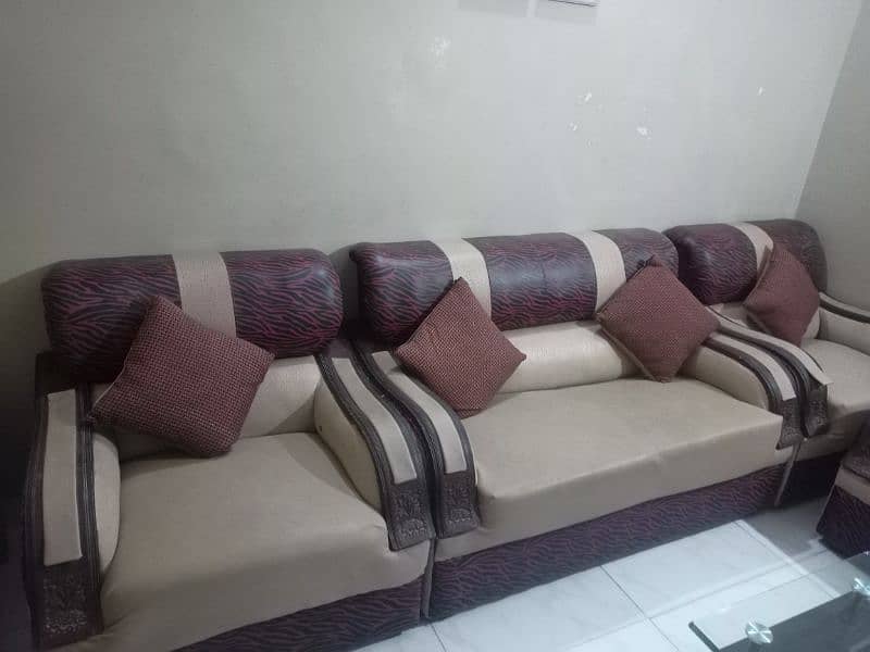 7 Seater Sofa set in Immaculate Condition 0