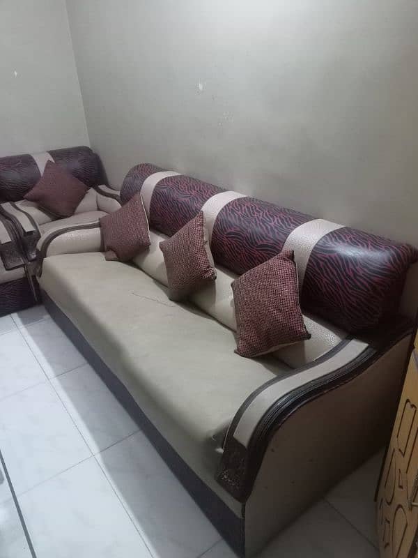 7 Seater Sofa set in Immaculate Condition 2