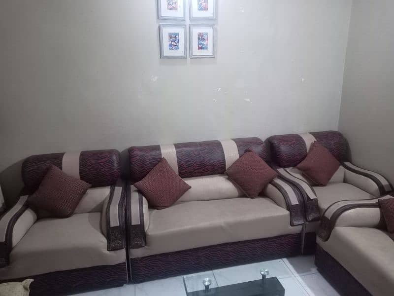 7 Seater Sofa set in Immaculate Condition 3