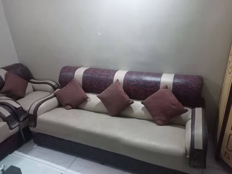 7 Seater Sofa set in Immaculate Condition 4