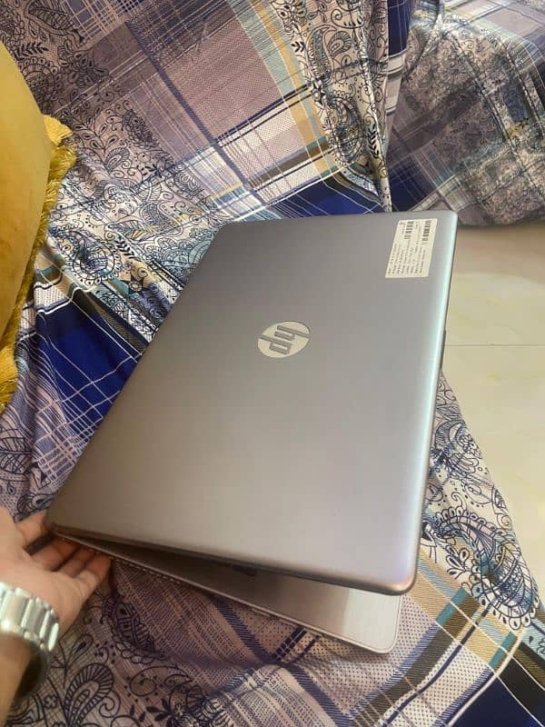 HP Notebook 250 G6 - i7 7th Gen - 8/256 5