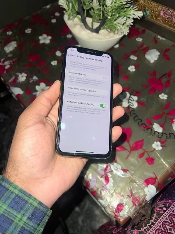 iphone xs dual pta aproved 81 health all orignal  only air leak 3