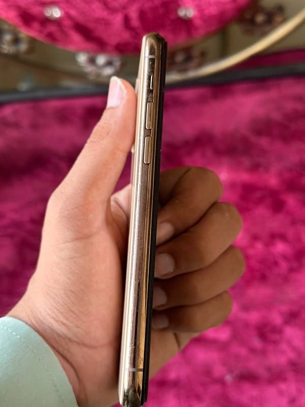 iPhone 11 Pro non pta but sim working 3