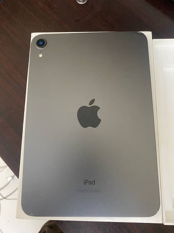 iPad Mini 6 with box and charger 5