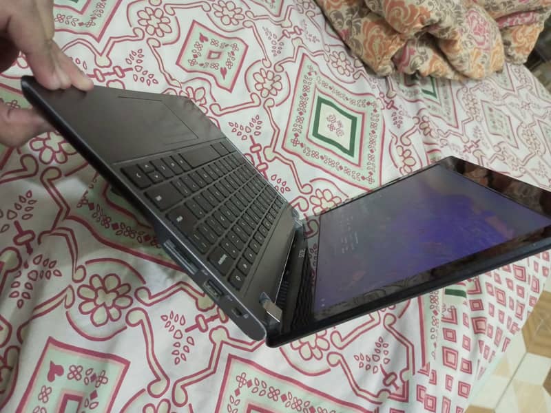 Acer C740 Chromebook 1