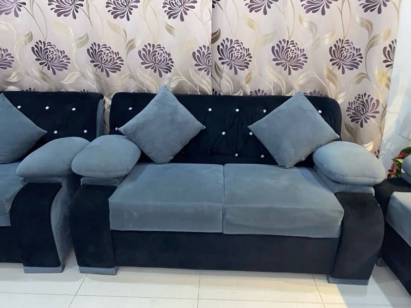 7 seater sofa set minor used 1