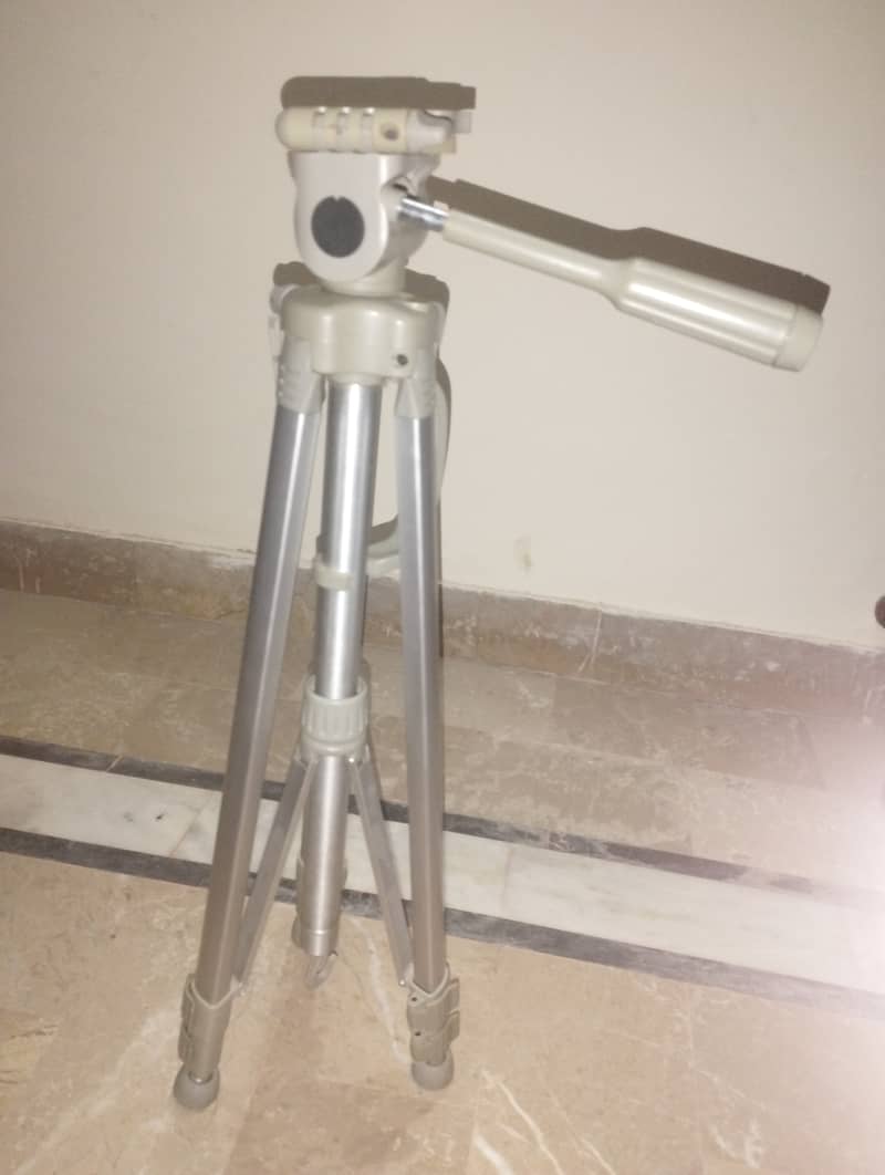 Professional Camera Tripod stand 0