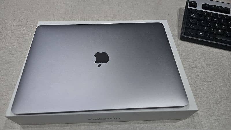 Macbook Air M1 8/256 2