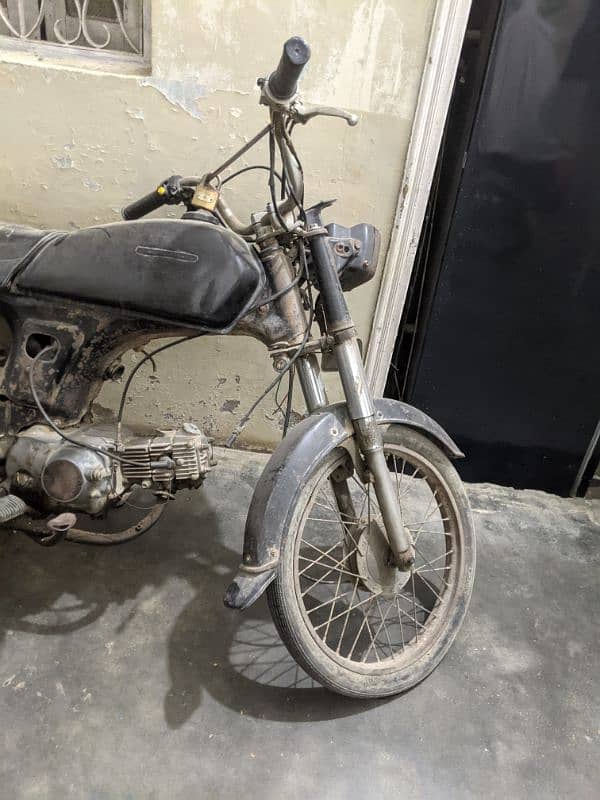 honda 1982 Old model bike 0