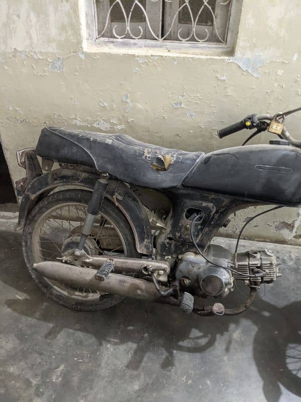 honda 1982 Old model bike 1