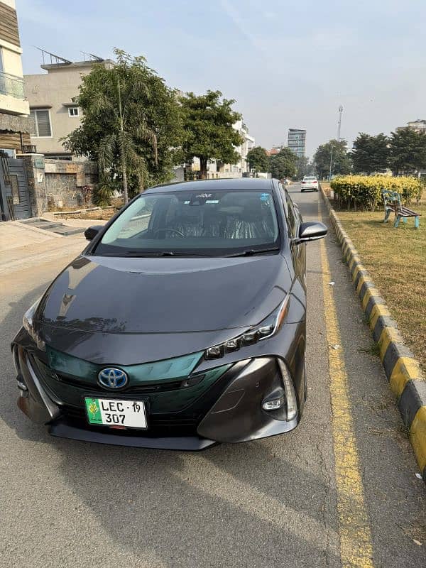 Toyota Prius prime  PHV 2017 1