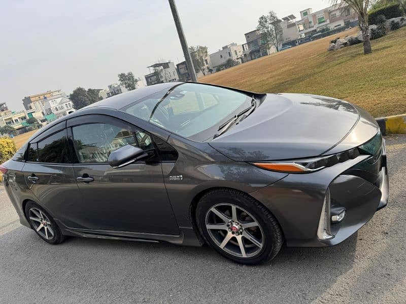 Toyota Prius prime  PHV 2017 2