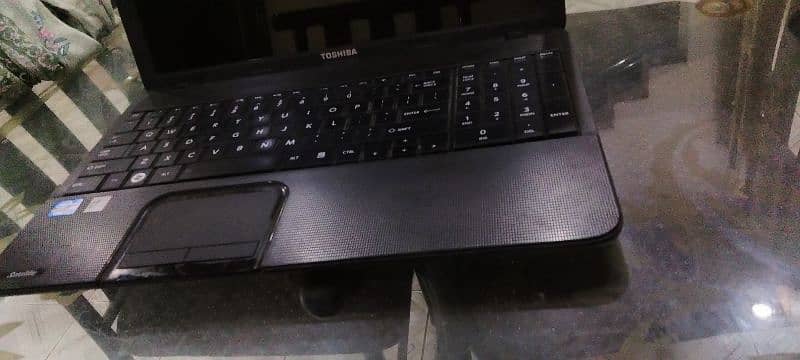 Toshiba laptop 10/10 condition 3