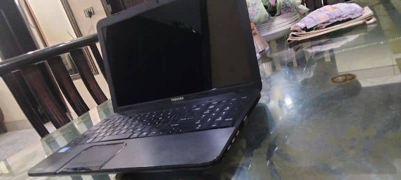 Toshiba laptop 10/10 condition 4