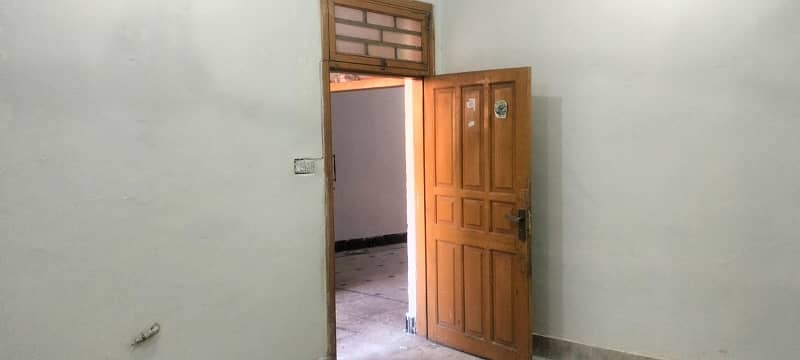 Spacious Prime Location 5 Marla Upper Portion Available For rent In Gulberg 13