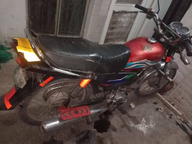 Govt employee used Yamaha janoon 100cc 1