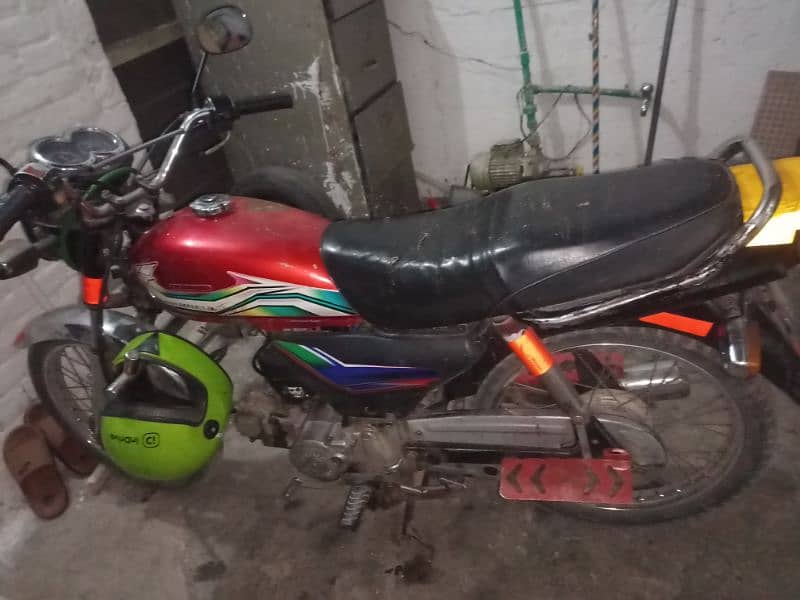 Govt employee used Yamaha janoon 100cc 2