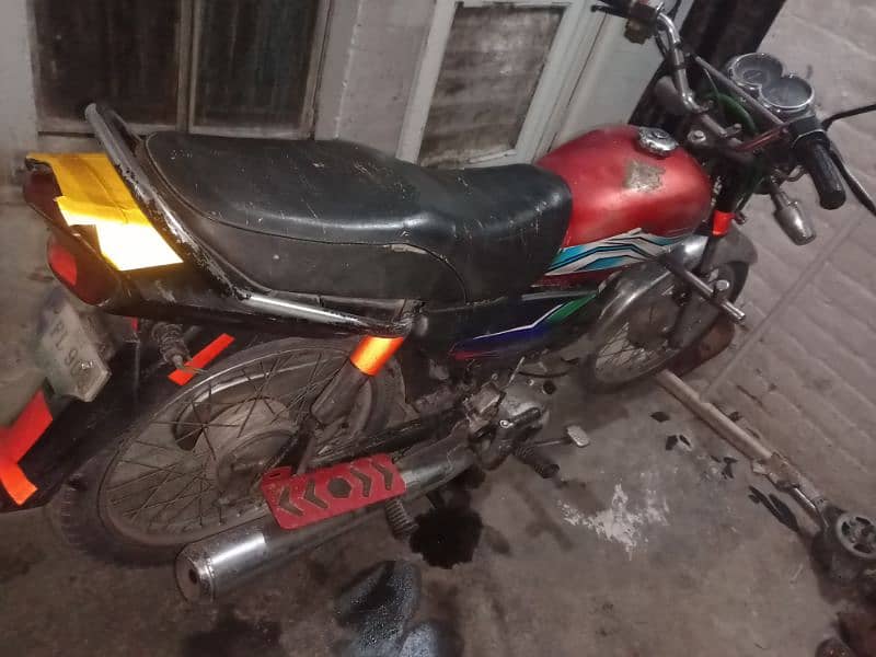 Govt employee used Yamaha janoon 100cc 3