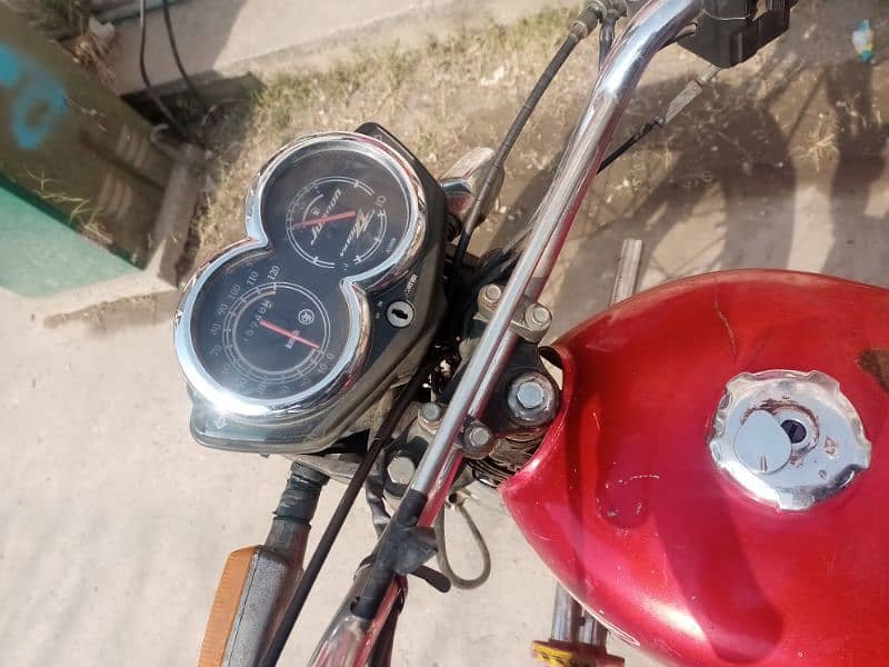 Govt employee used Yamaha janoon 100cc 7