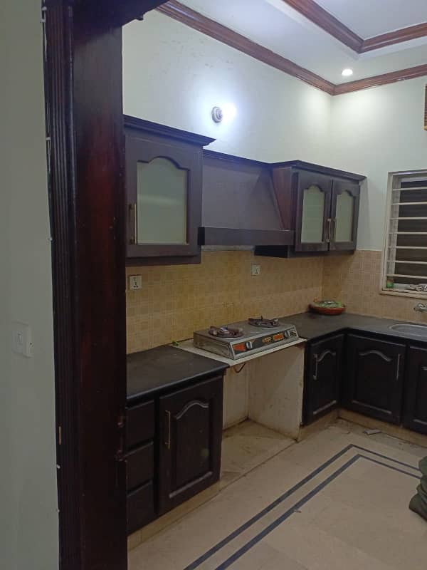 For rent G11/2 main service road Size 30*60 Uper portion 3 beds 3 baths Drawing dinner Tv lounge Kitchen Store Gas Pani bijli separate water bore Also available on hiring 03335043954 3