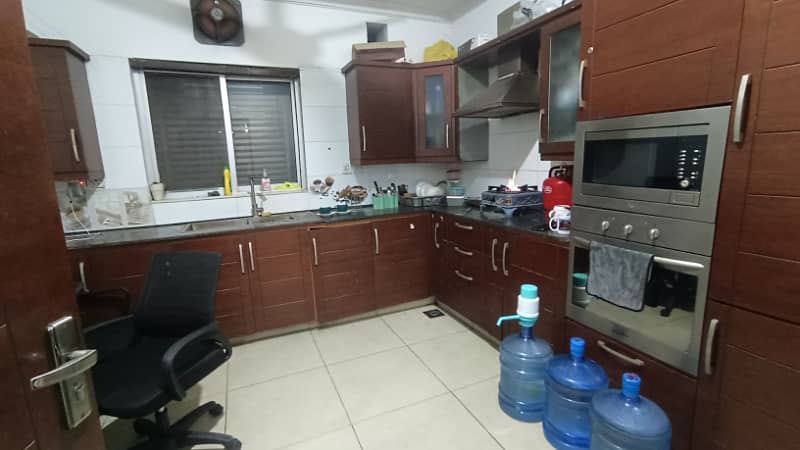 Beautiful furnished office for rent 5