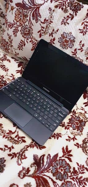 Samsung chromebook in New condition 3