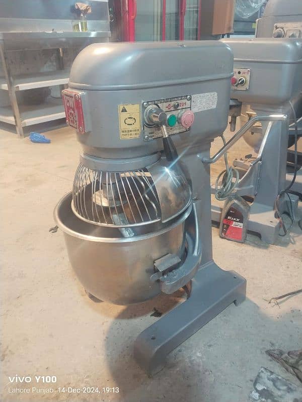 pizza dough mixer 5kg used Korean CW, fast food pizza oven here 1