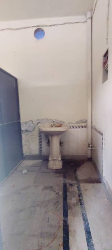 2.50 MARLA COMMERCIAL HALL ON Rent Main Ferozpur Road 4