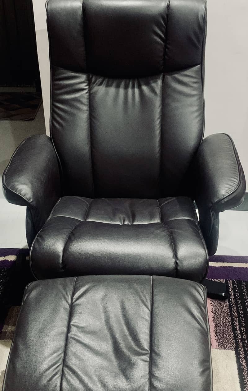 Recliner with foot stool 1