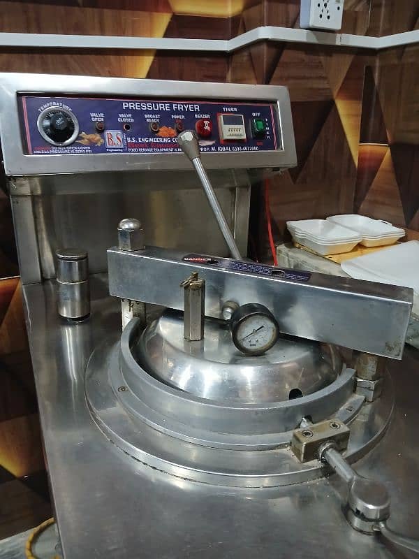 Pressure Fryer/Broast Machine 1