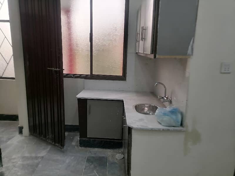 Prime Location 2 Marla Upper Portion Situated In Gulberg For Rent 2