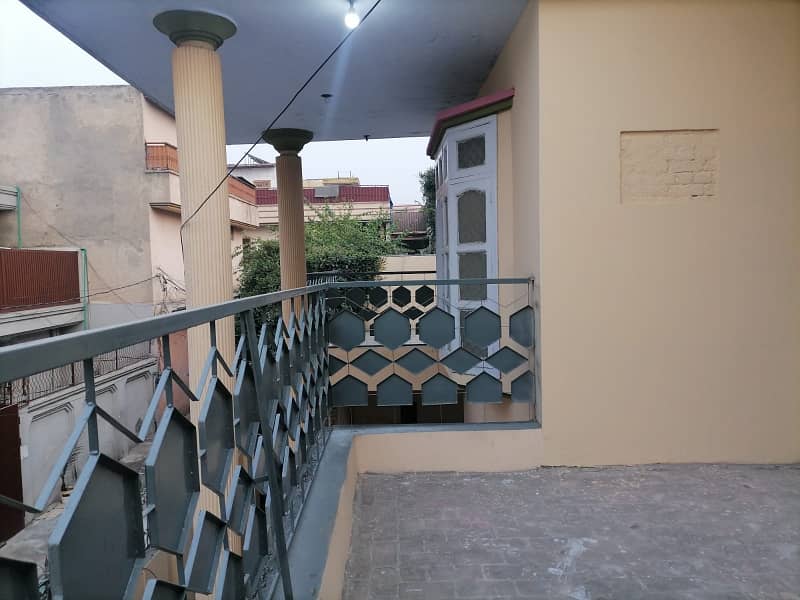 Prime Location House Sized 10 Marla Is Available For sale In Gulberg 9