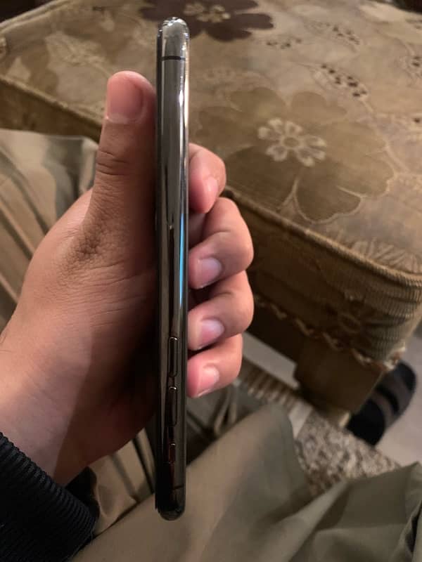 iPhone 11 Pro 64GB - Space Gray, 88% Battery, Mint Condition (10/10) 3